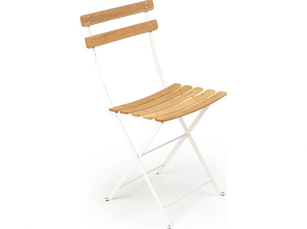 Une chaise avec un cadre blanc.