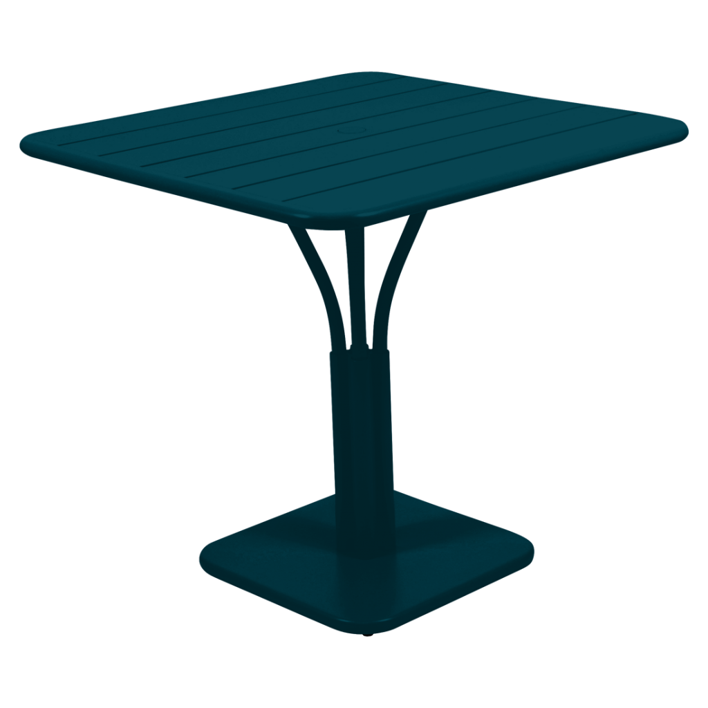 Une table carrée en bleu sarcelle avec une base noire.