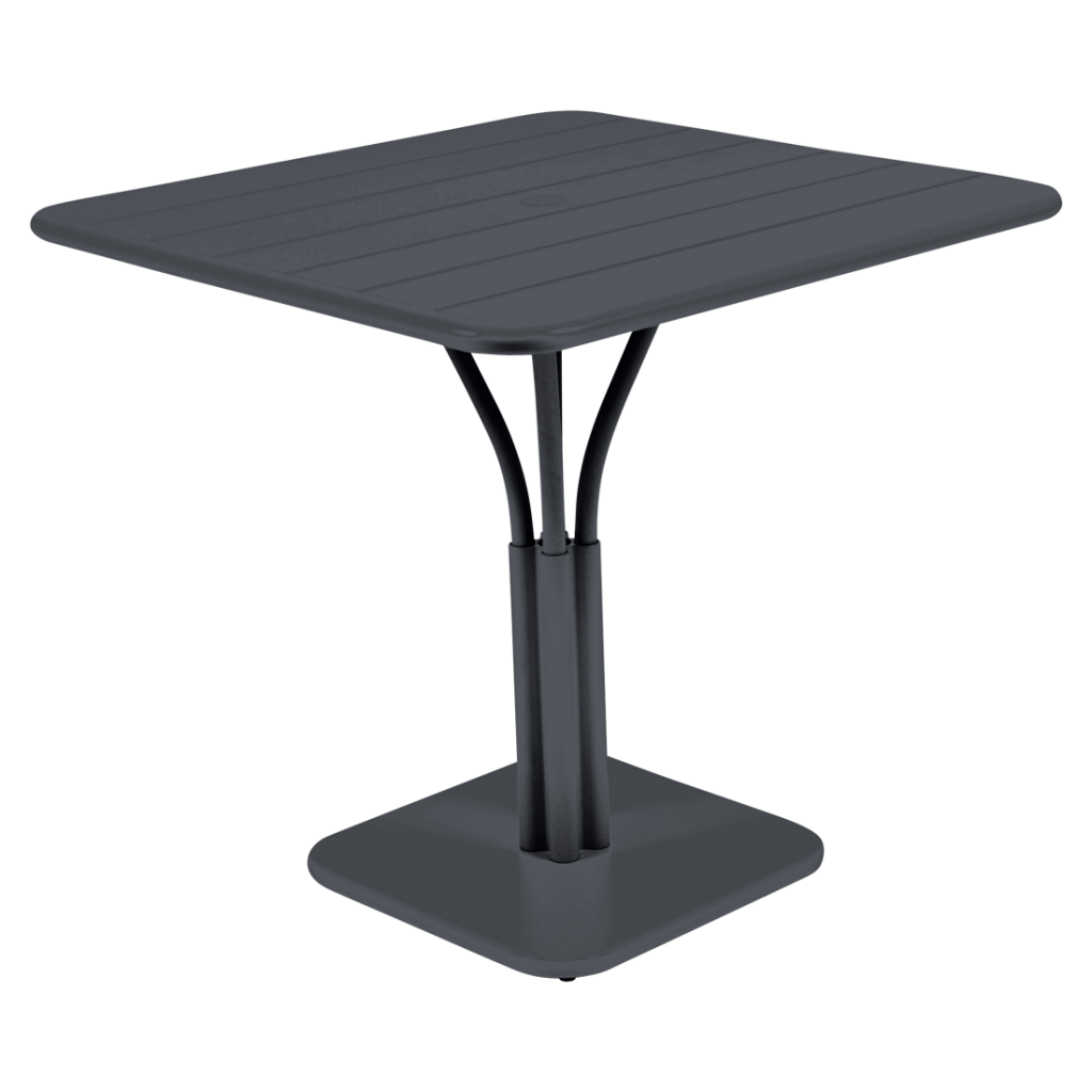 Une table carrée avec une base noire.