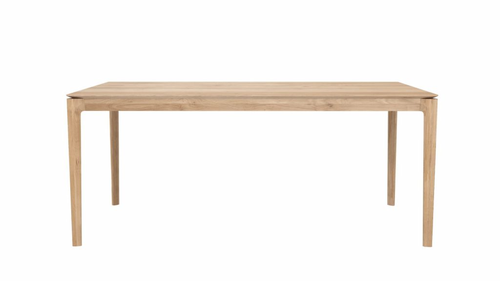 Une table à manger en bois avec un plateau en bois.
