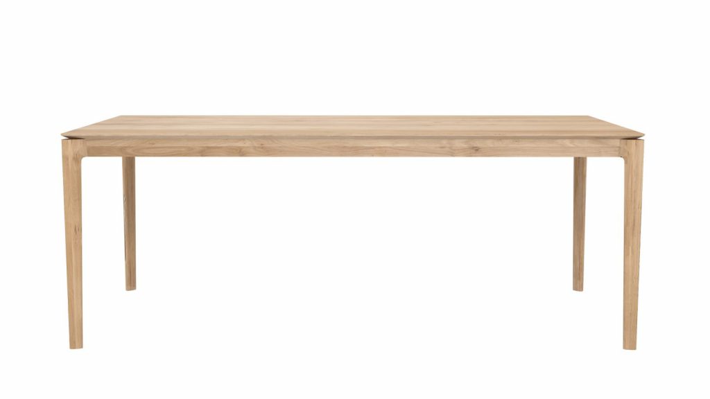 Une table à manger en bois avec un plateau en bois.