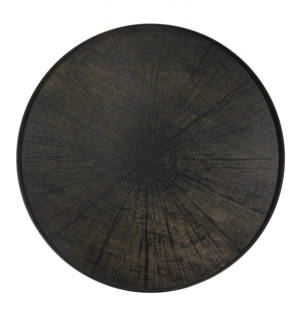 Une table ronde en bois noir au design circulaire.
