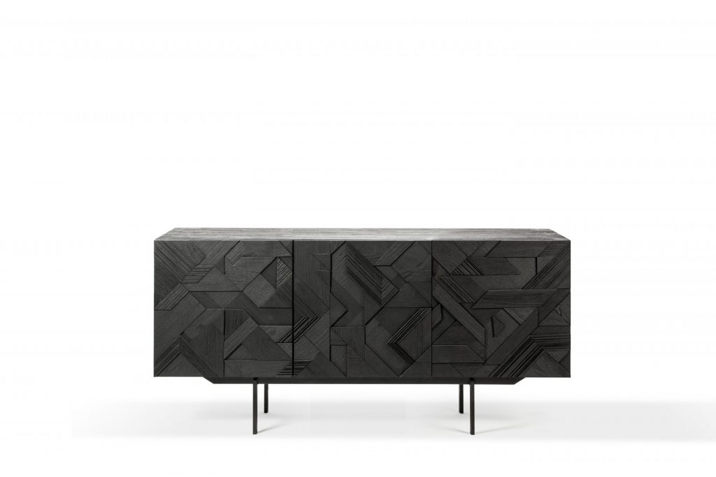 Un buffet noir avec des motifs géométriques.