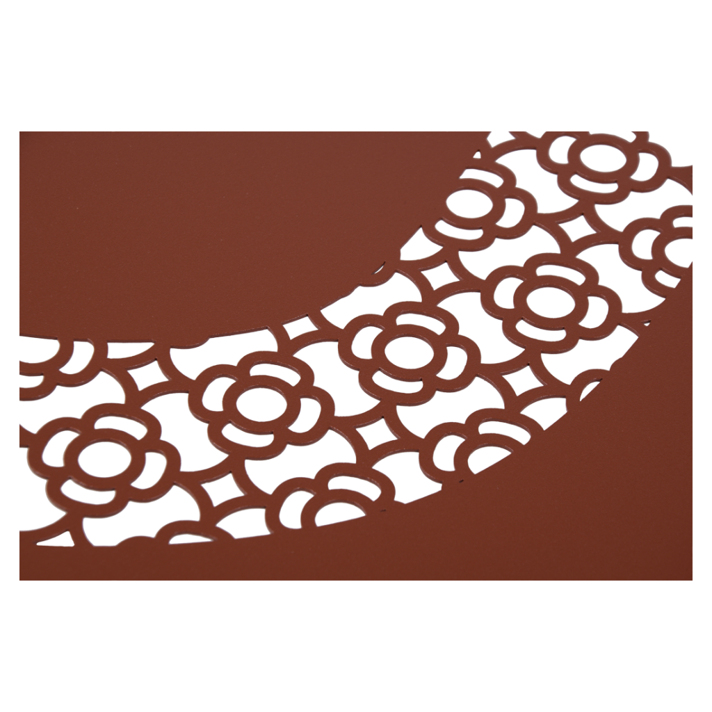 Un motif marron et blanc sur fond marron.