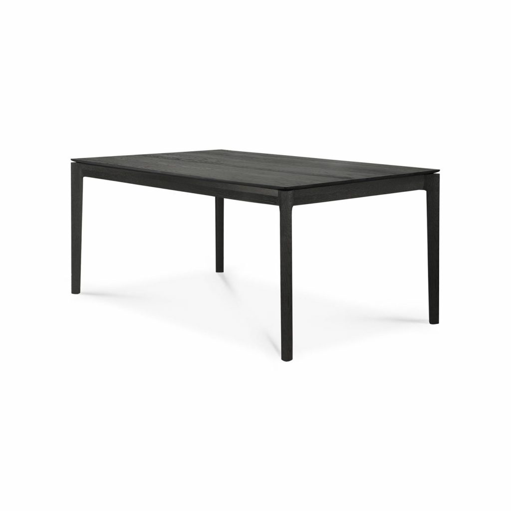 Une table à manger noire sur fond blanc.