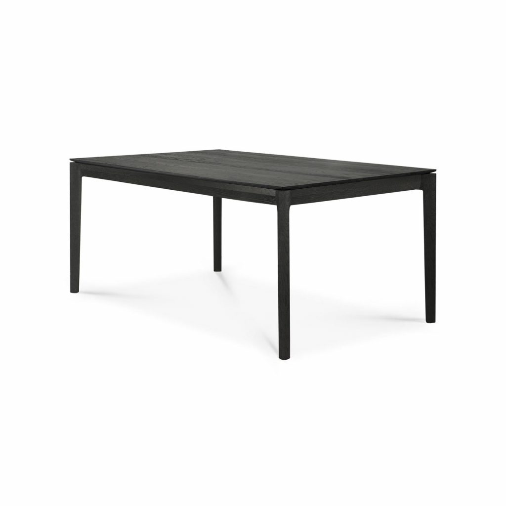 Une table à manger noire sur fond blanc.