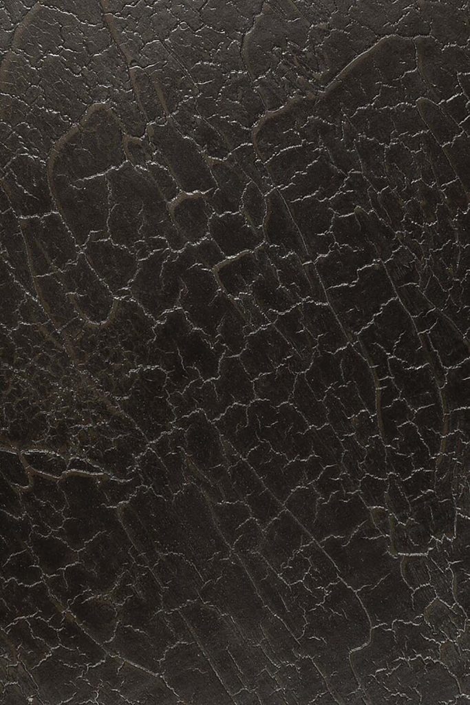 Une image en gros plan d'une texture de cuir noir.