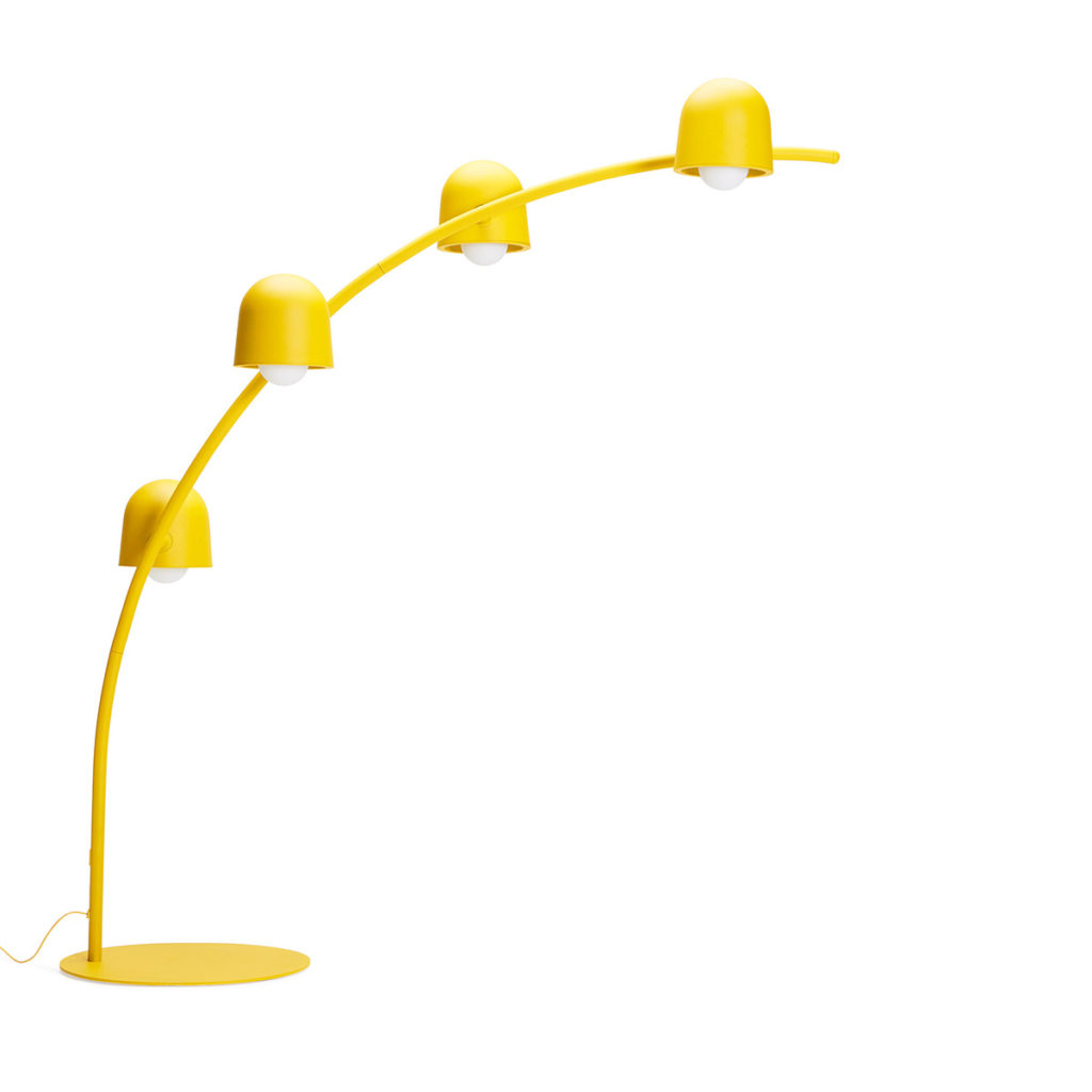Une Lampe Big Lebow jaune avec quatre lampes dessus.