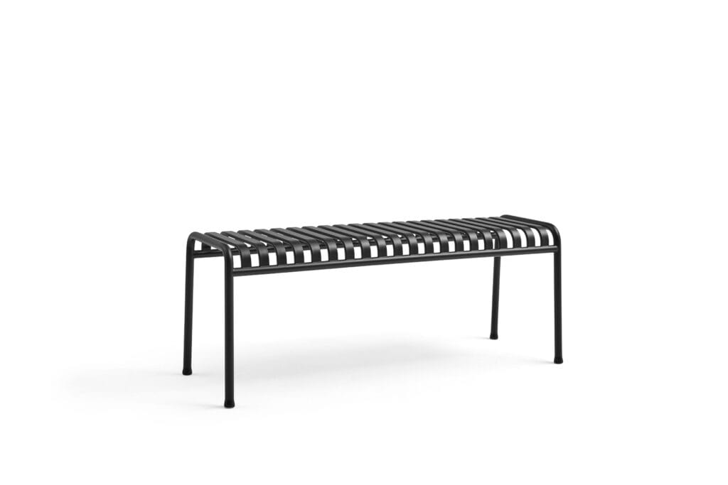 Un banc Banc Palissade noir sur fond blanc.