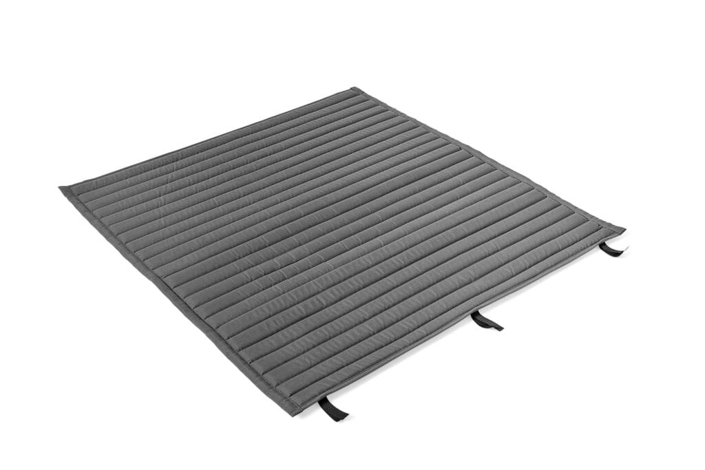 Un passe-partout gris sur fond blanc.