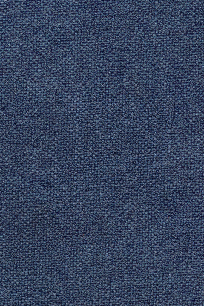 Gros plan sur le Canapé N701, 2 places, doté d'une surface standard en tissu bleu texturé avec un motif tissé serré.