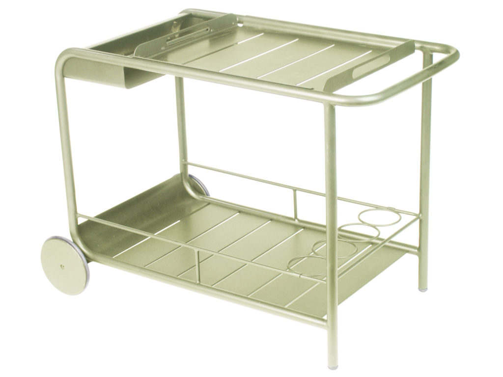 Un chariot de service beige avec deux étagères.