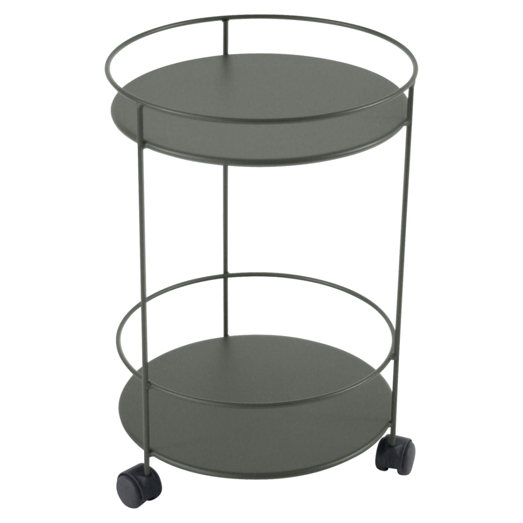 Un chariot de service en métal vert sur roulettes.