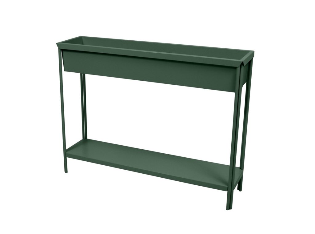 Une usine de métal vert se trouve sur un fond blanc.