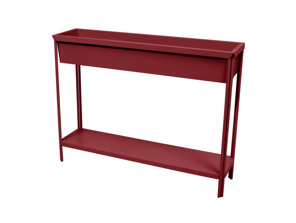 Une usine de métal rouge se trouve sur un fond blanc.