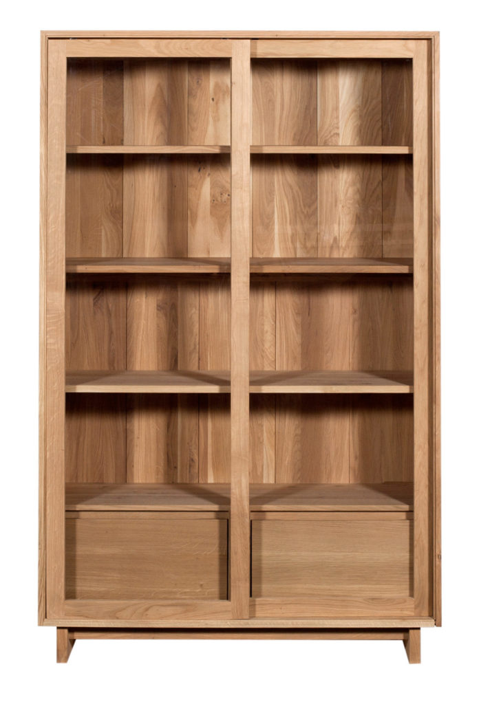 Une bibliothèque en bois avec deux tiroirs.