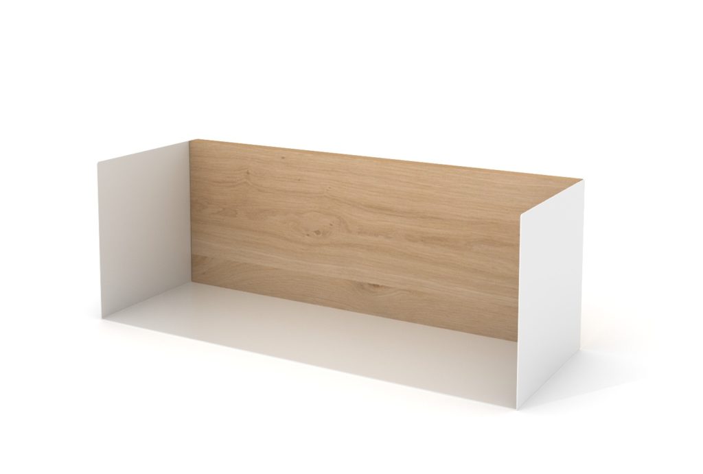 Une étagère blanche et bois sur fond blanc.