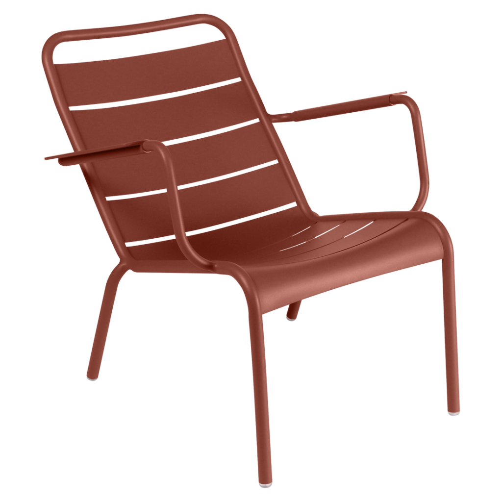 Fauteuil bas luxembourg en aluminium laque couleur ocre rouge