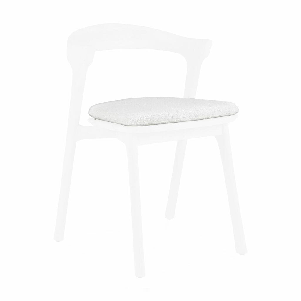 Une chaise de salle à manger blanche sur fond blanc avec Bok et Coussin comme mots-clés.