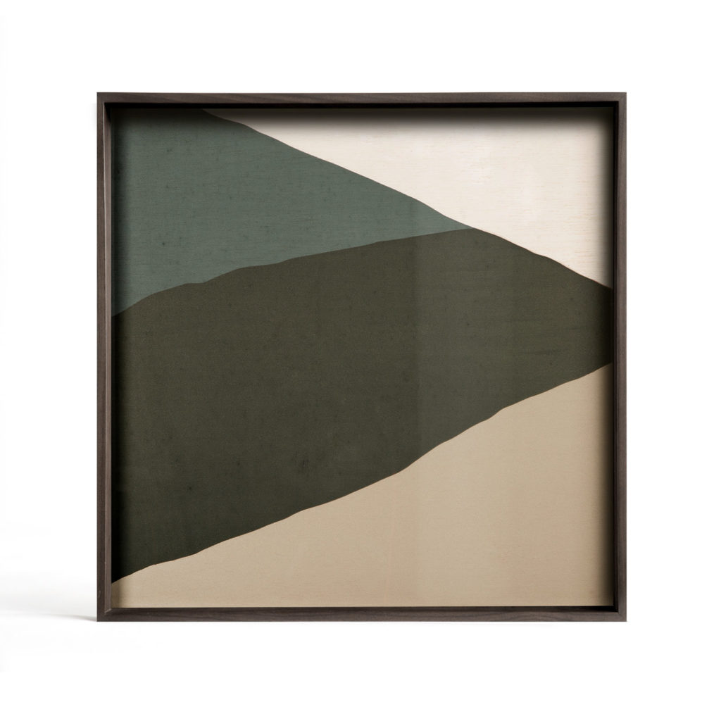 Un petit cadre noir avec un Plateau carré en verre Blue Wabi Sabi Petite peinture abstraite.