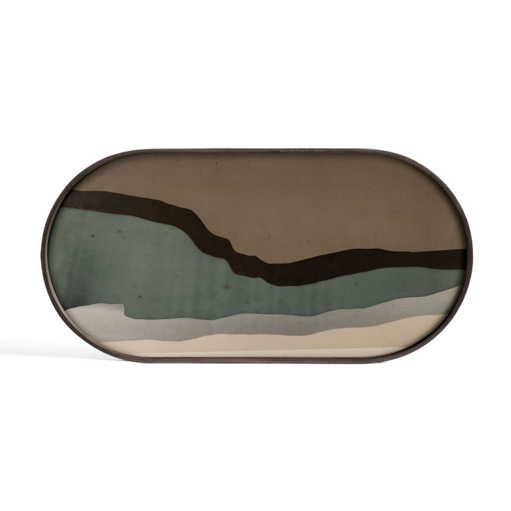 Un Plateau ovale/oblong en verre Graphite Wabi Sabi Medium au design abstrait.