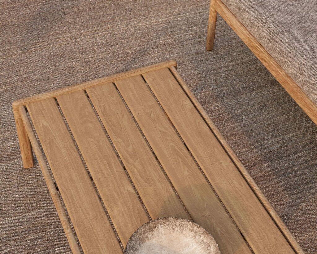 Une table en teck avec un bol dessus.