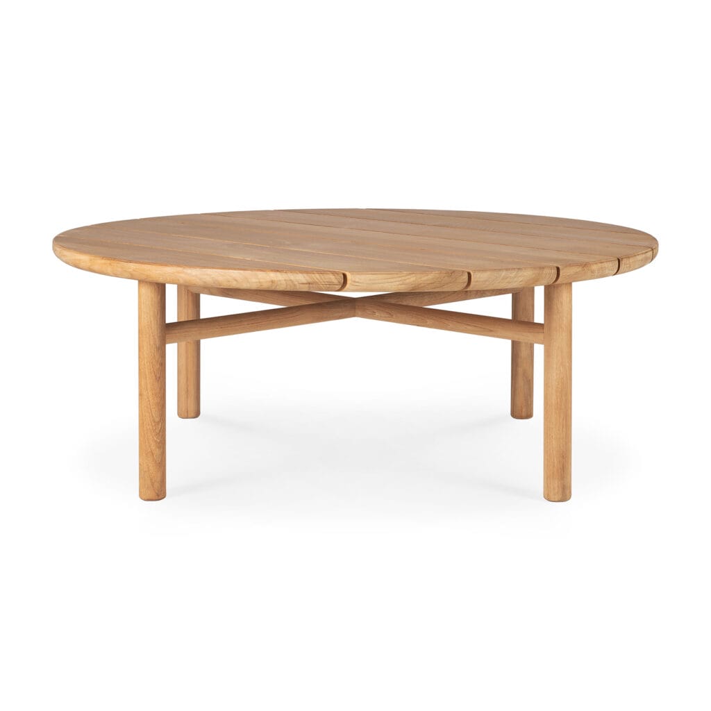 Une table ronde Quatro en bois avec deux pieds sur fond blanc.