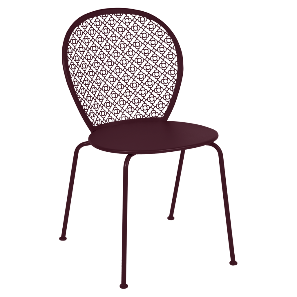 Une chaise de salle à manger bordeaux avec une structure en métal.