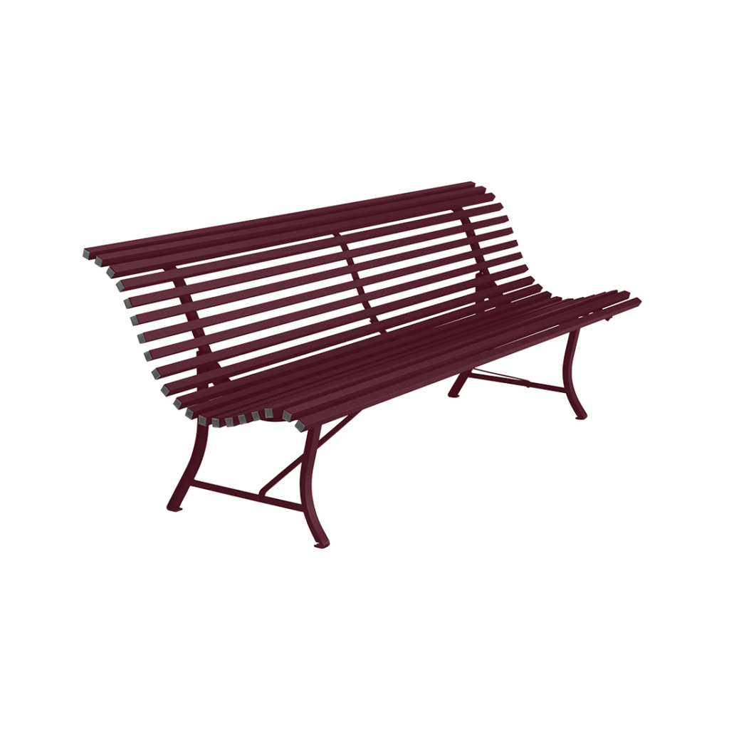 Un banc bordeaux sur fond blanc. Mots-clés : Banc Louisiane