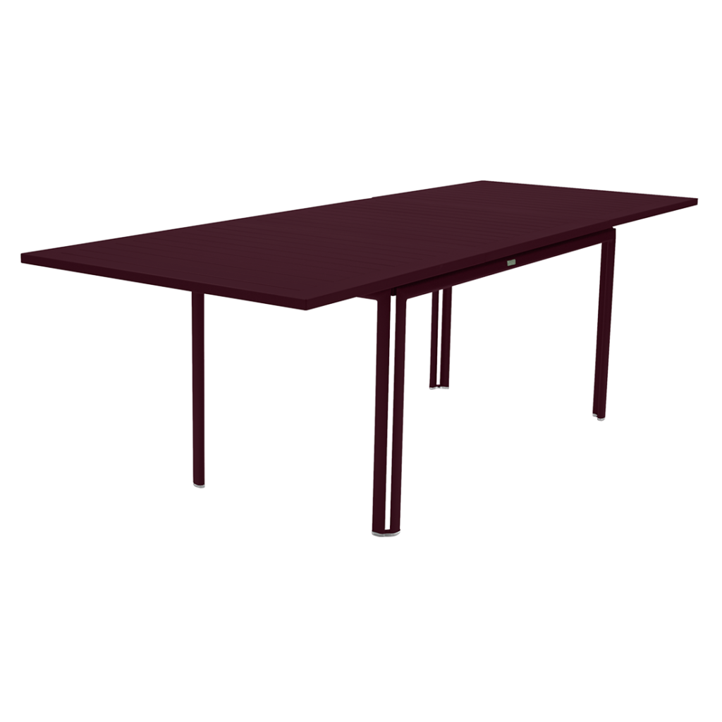 Une table rectangulaire avec un plateau bordeaux.