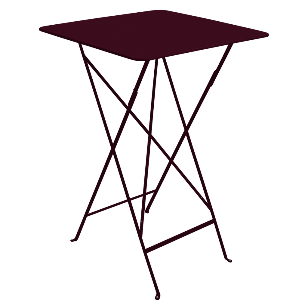 Une table pliante bordeaux sur fond blanc avec une touche naturelle.