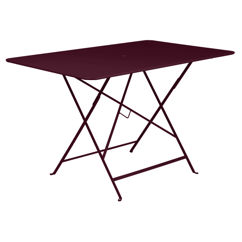 Une table pliante bordeaux sur fond blanc.