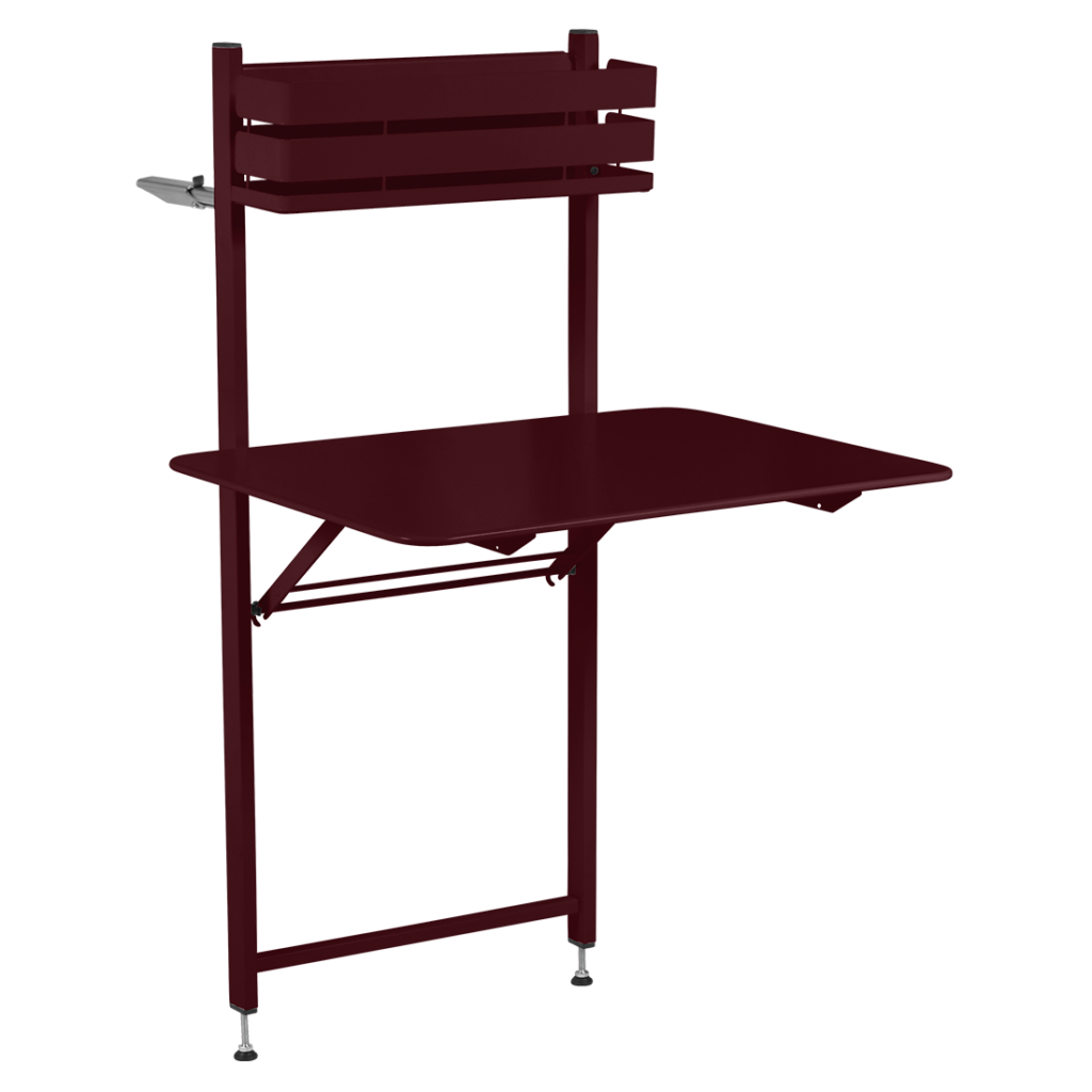 Un bureau bordeaux naturel avec une étagère dessus.