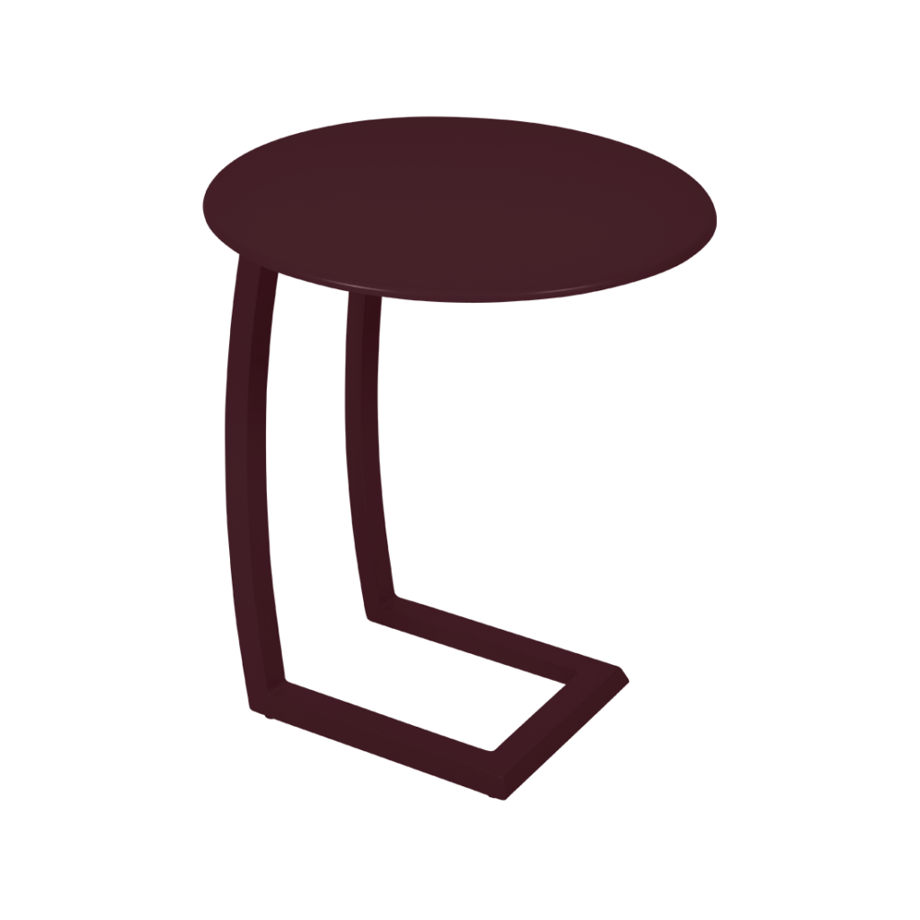 Une table d'appoint bordeaux avec une base noire.