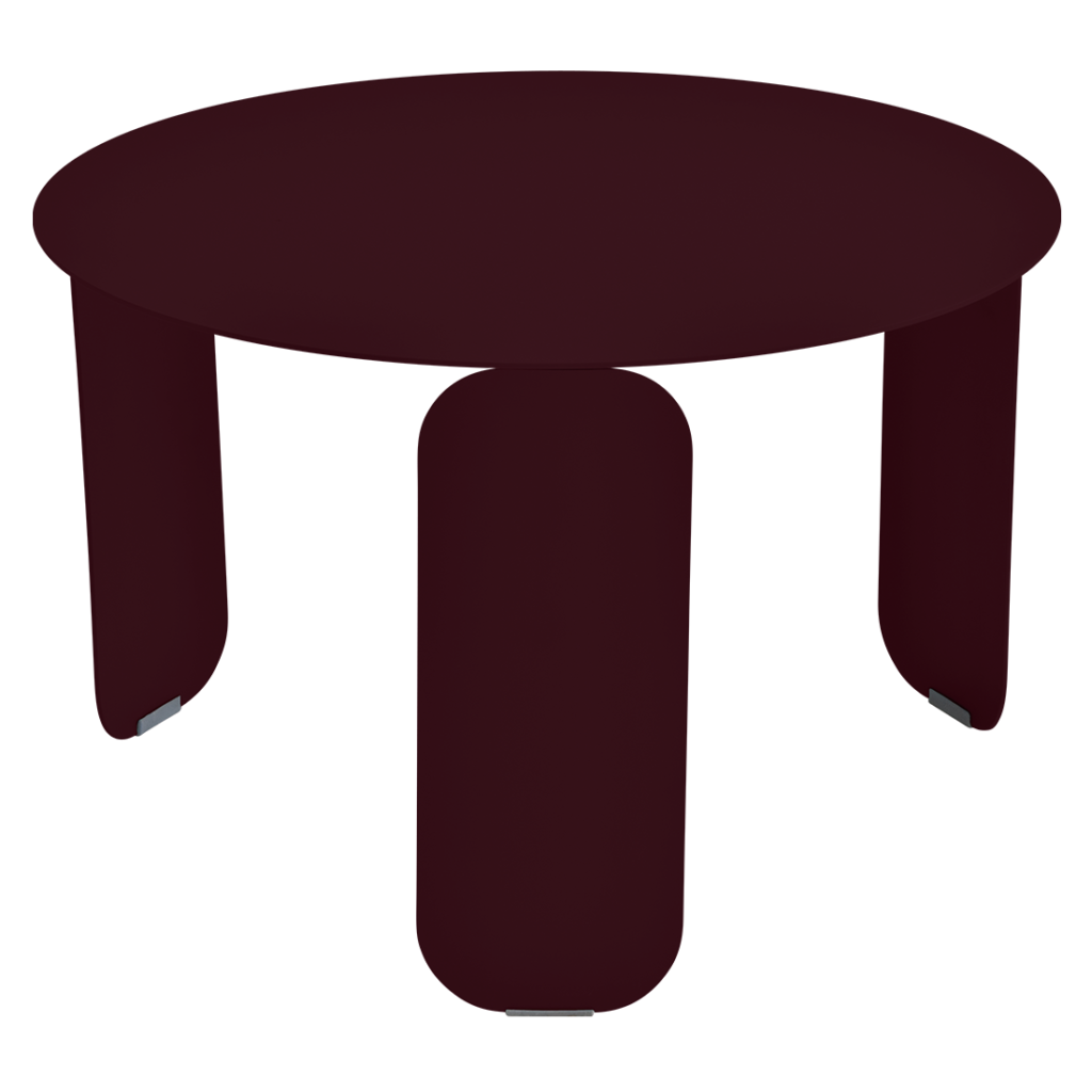 Une table basse Bordeaux avec deux pieds sur un fond noir.