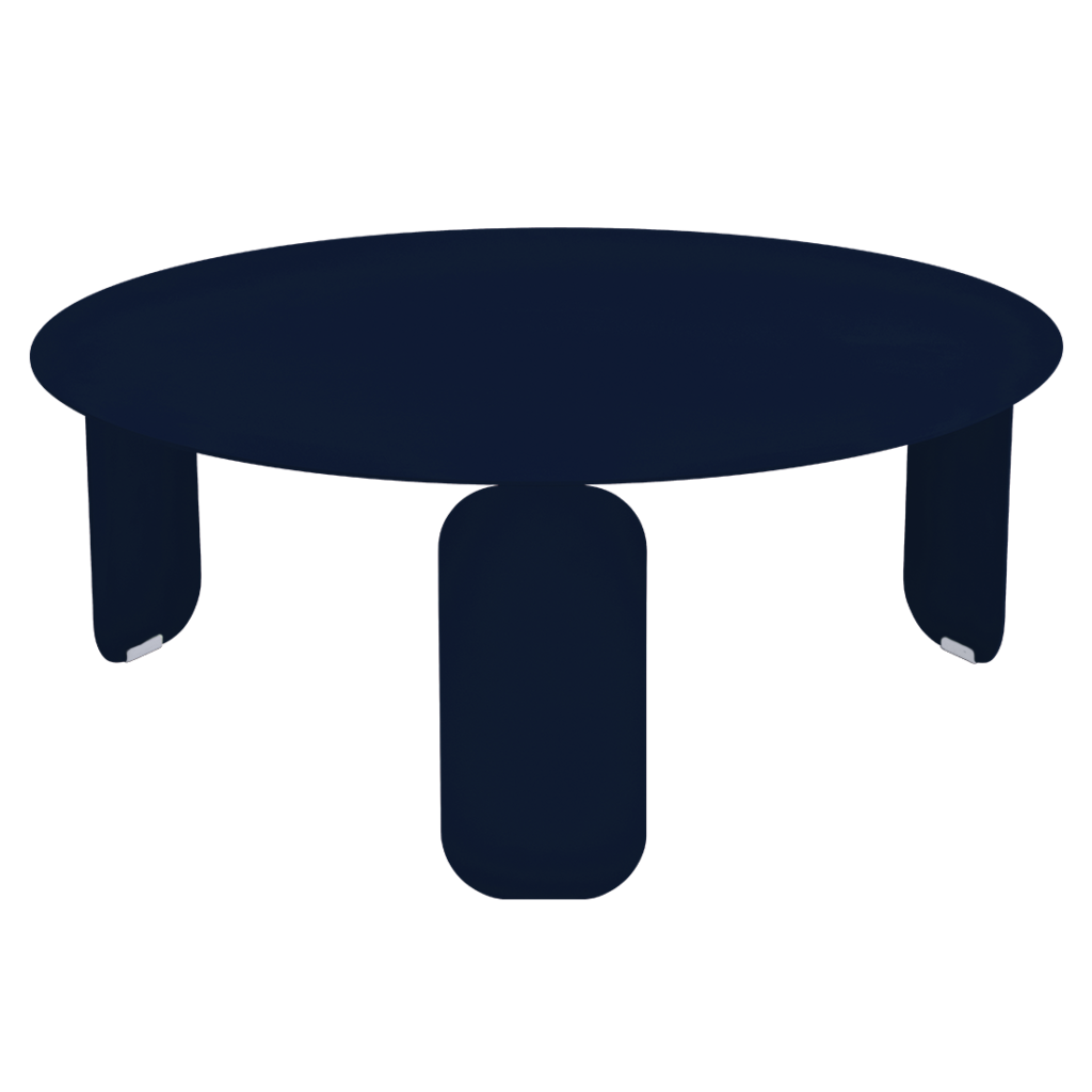 Une Table basse Bebop ronde noire d'un diamètre de 80 cm sur fond noir.