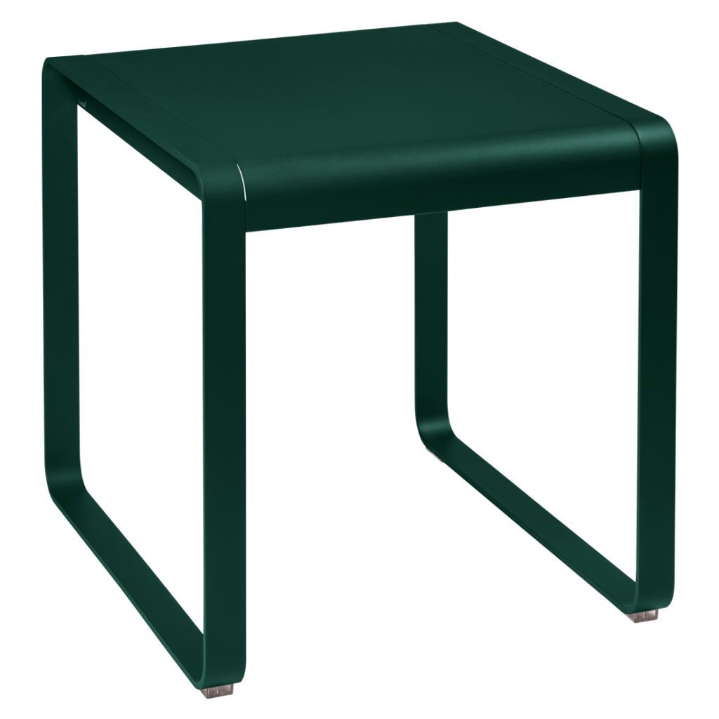 Une table d'appoint en métal vert sur fond blanc.