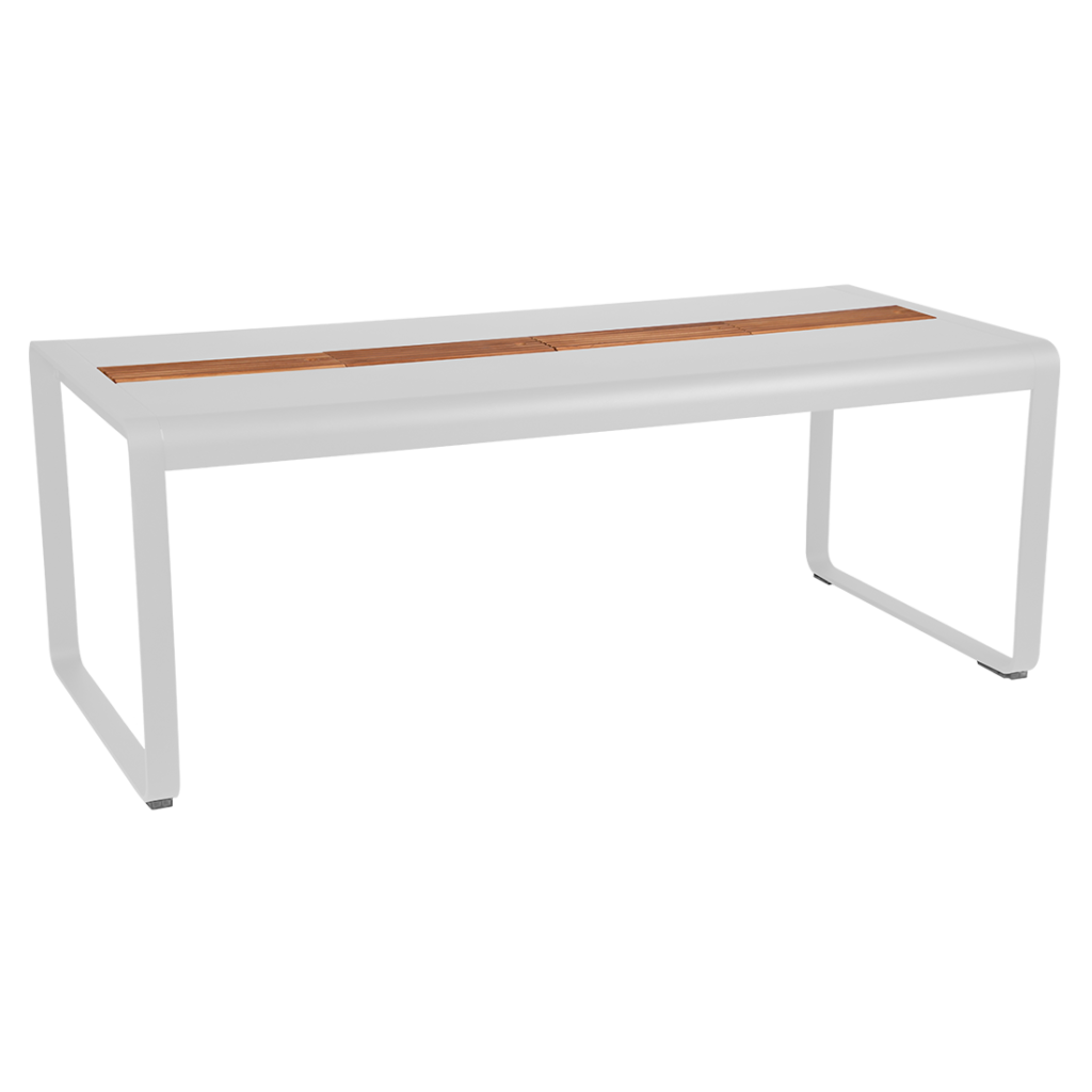 Une table blanche avec une rayure marron, présentant un design Table Bellevie.