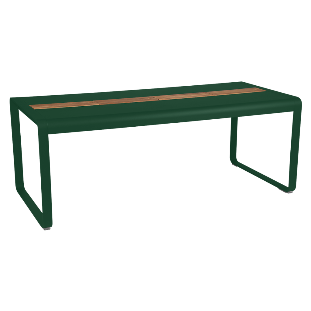 Un banc Bellevie avec un plateau en bois et des dimensions de 196 x 90 cm.
