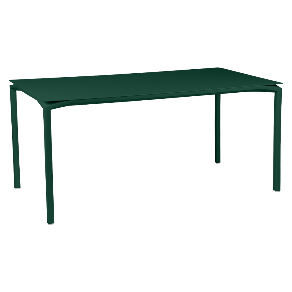 Une table en plastique vert sur fond noir.