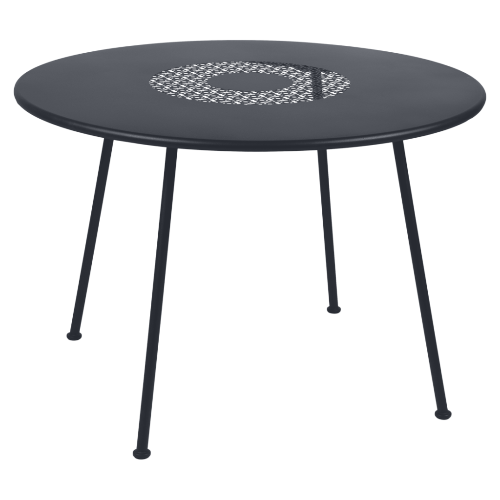Une table d'extérieur aux pieds noirs et au plateau rond, mesurant 110 cm de diamètre.