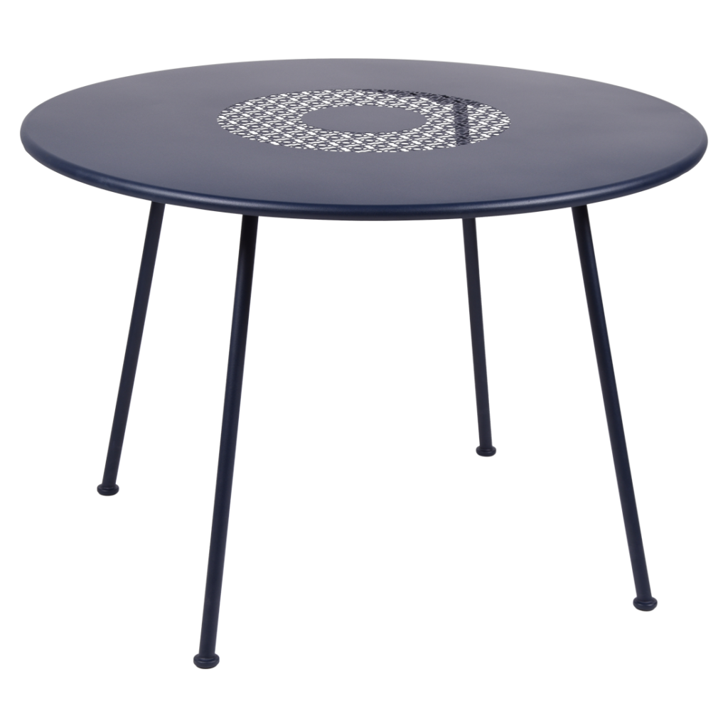 Une table ronde avec pieds en métal et plateau bleu, mesurant un diamètre de 110 cm.