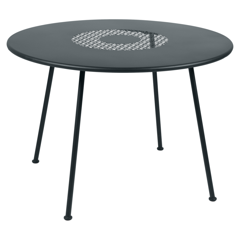 Une table ronde avec des pieds en métal et un plateau noir. La table mesure 110 cm de diamètre
Mots clés : diam 110 cm, table ronde