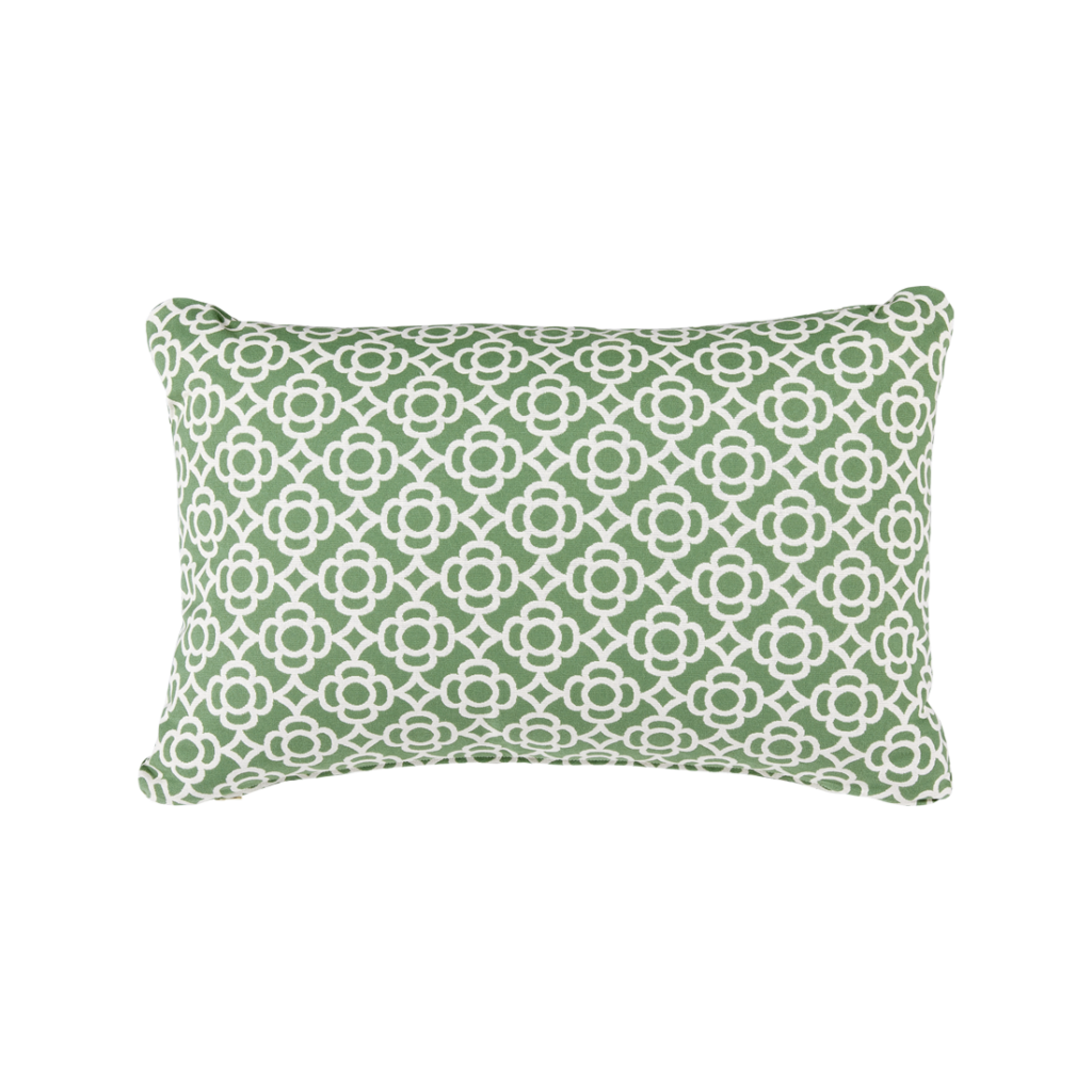 Un coussin géométrique vert et blanc de Coussin Lorette 68x44cm.