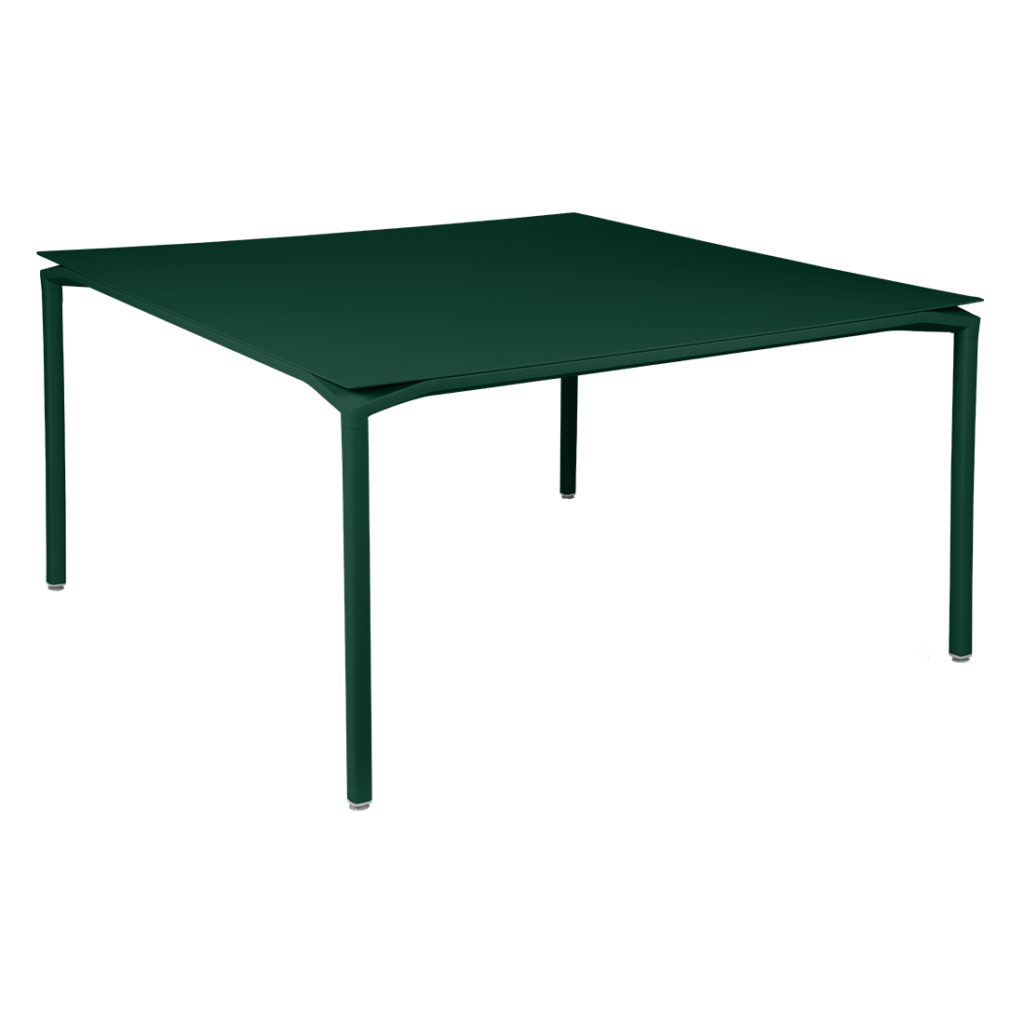 Une Table carrée Calvi en plastique vert.