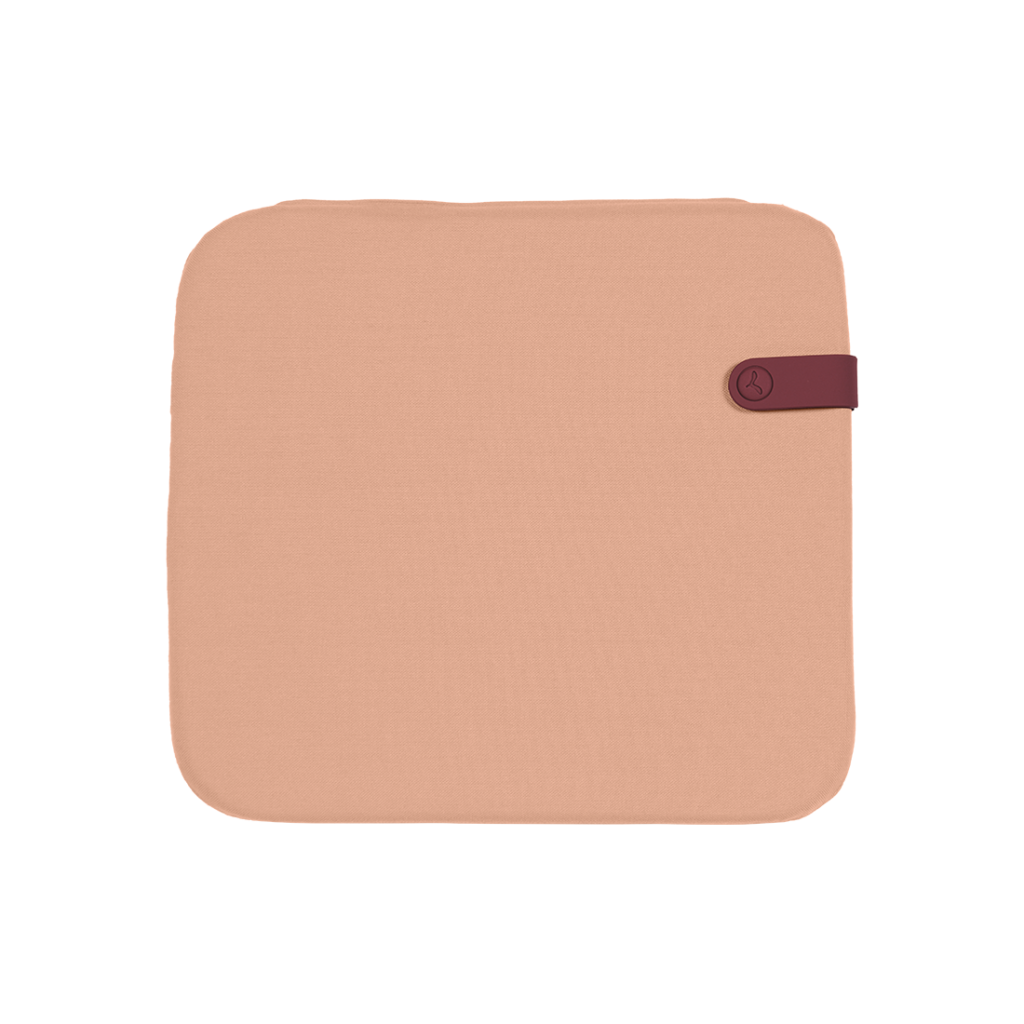 Une serviette Galette Color Mix beige avec une poignée marron, mesurant 41 x 38 cm.