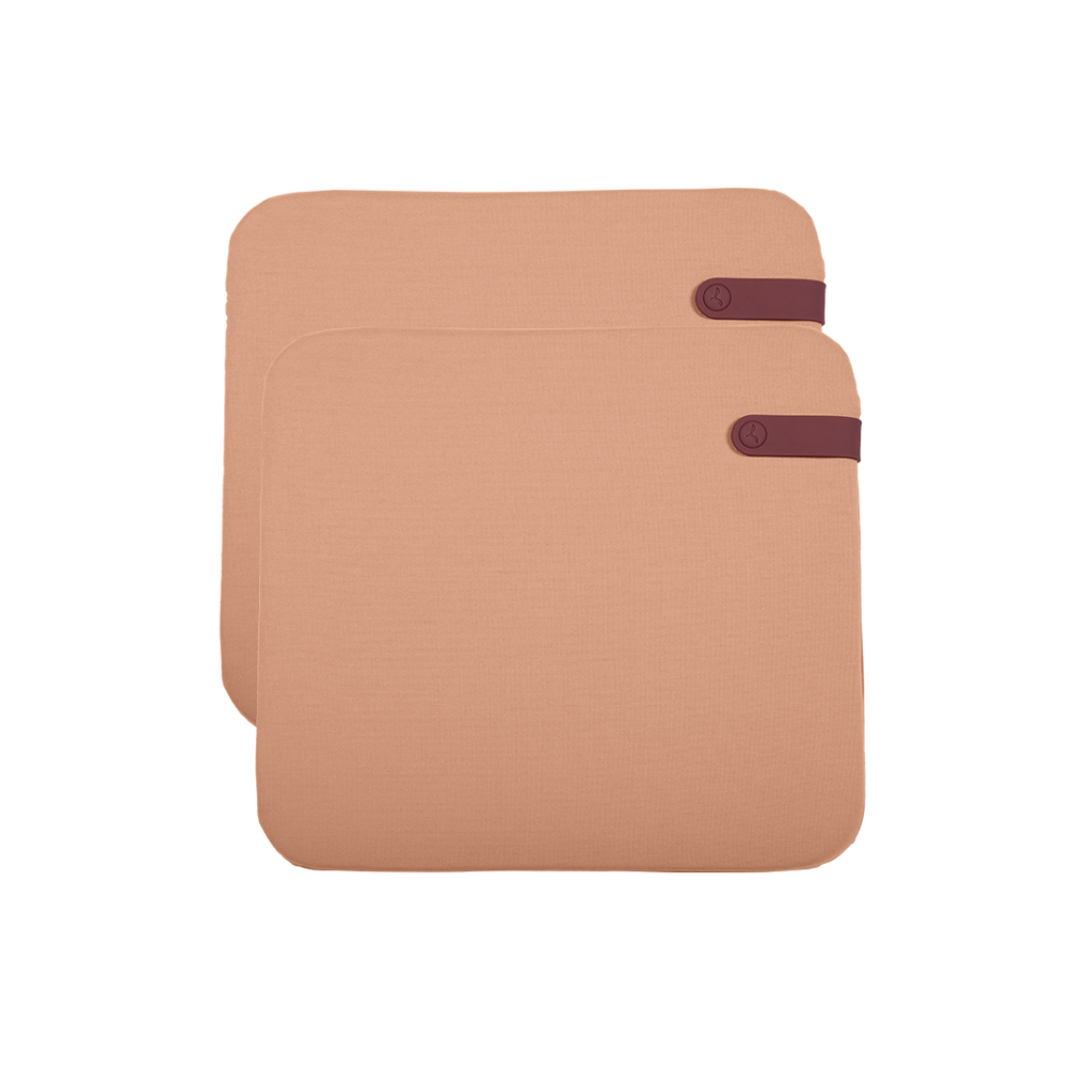 Une paire de tapis de souris Galette Color Mix 41 x 38 cm sur fond blanc.