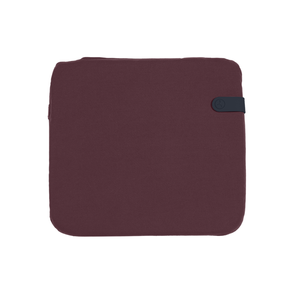 Une pochette pour tablette Galette Color Mix 41 x 38 cm avec une poignée noire.