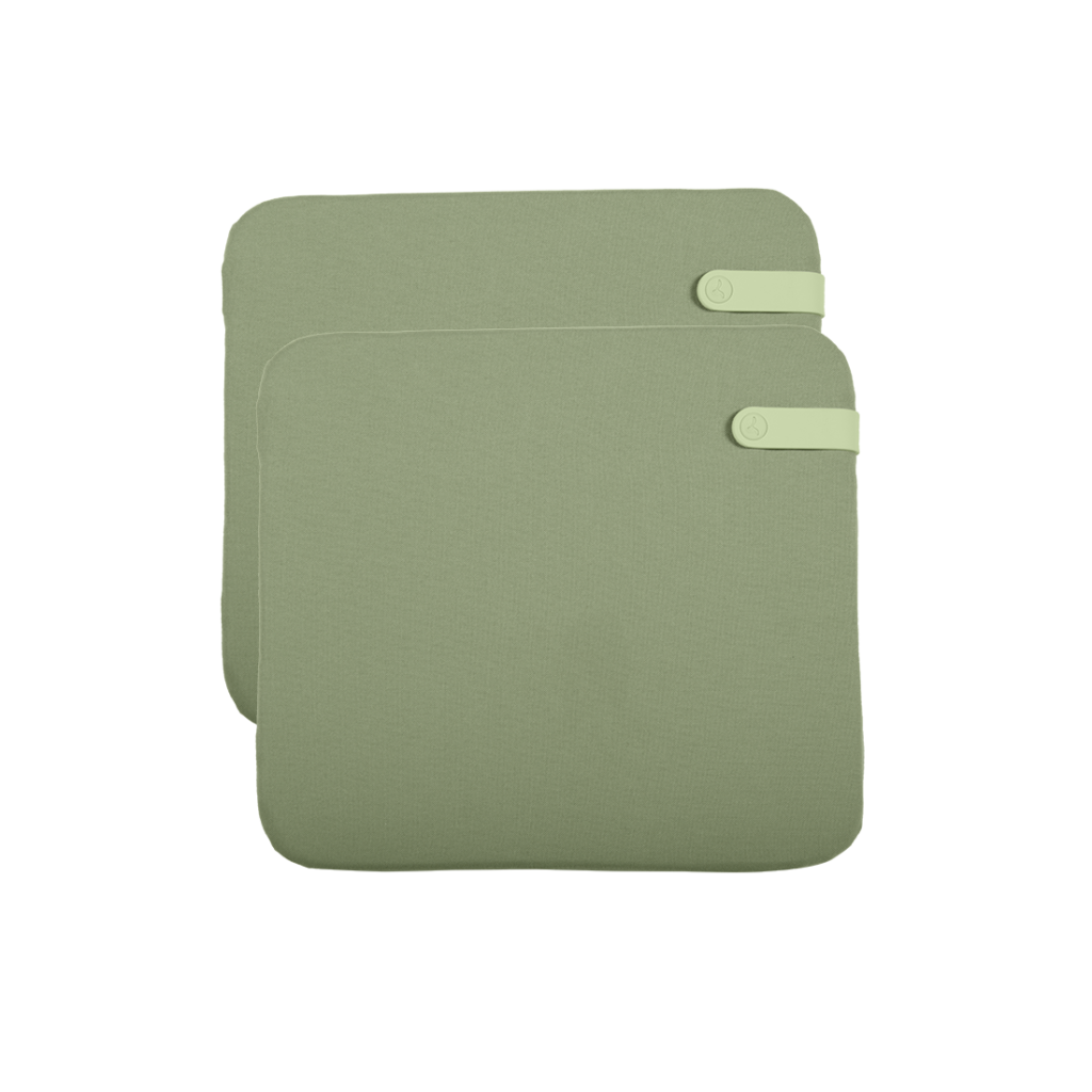 Une paire de sous-verres Galette Color Mix 41 x 38 cm sur fond blanc.