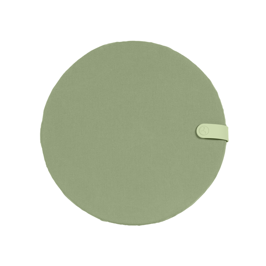 Un dessous de verre Galette Color Mix vert de 41 x 38 cm sur fond blanc.